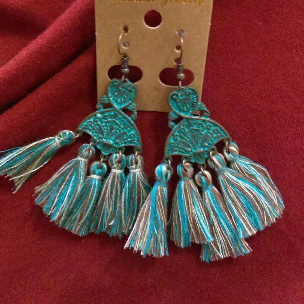 Beautiful new BOHOSTYLE fringed hippie earrings